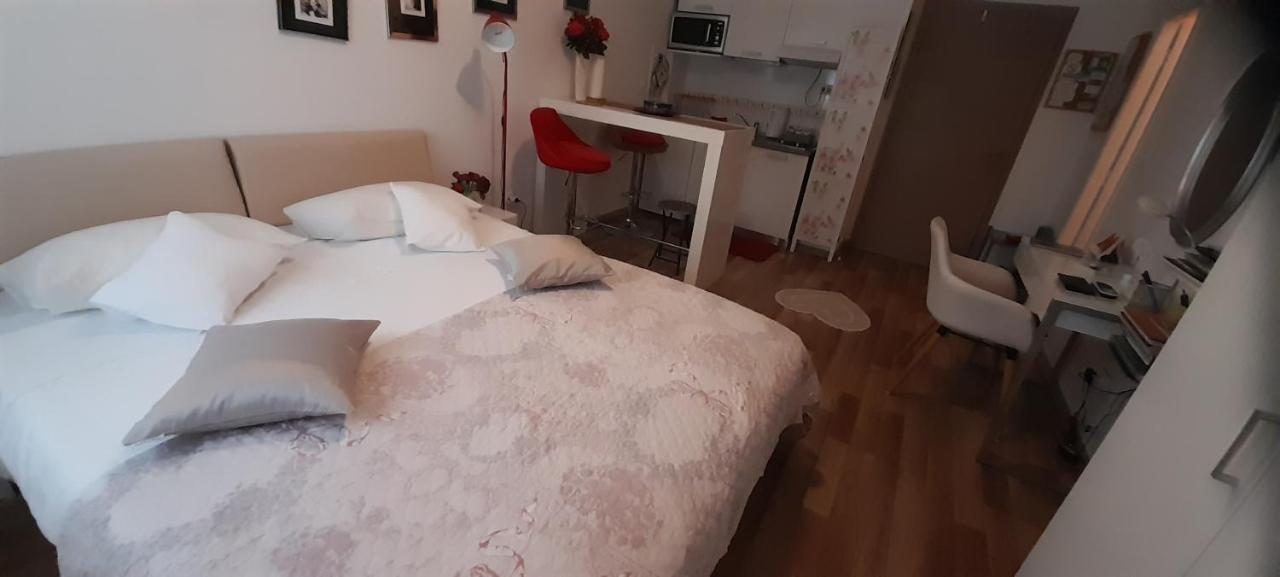 Klara Studio Apartman スプリト エクステリア 写真